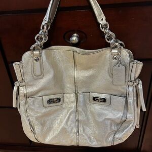 Coach Chelsea Flagship 17786 metallic pebble shoulder tote✨